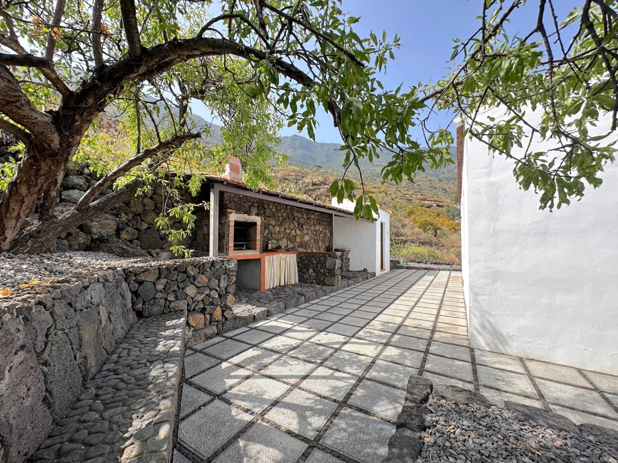 La Casita De Malnombre * Frontera